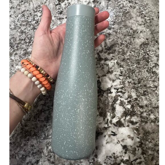 Lululemon Light Green Back to Life Sport Bottle, 24 Ounces - Picture 8 of 10
